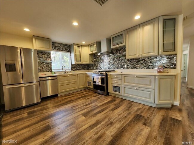 Building Photo - 6 br, 4 bath House - 7048 Bellaire Ave