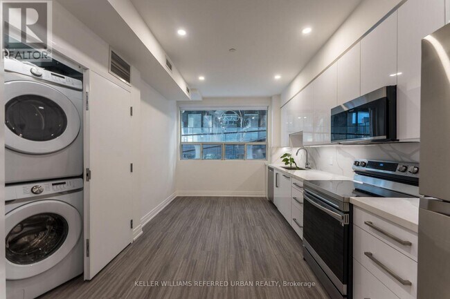 Building Photo - 475 Queen St W