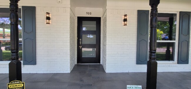 Foto del edificio - 900 Westminster Dr