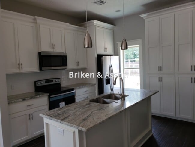 Building Photo - 32 Kandy Ln