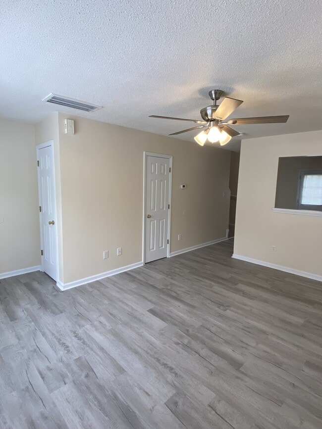 Building Photo - 350 Bracken Pl