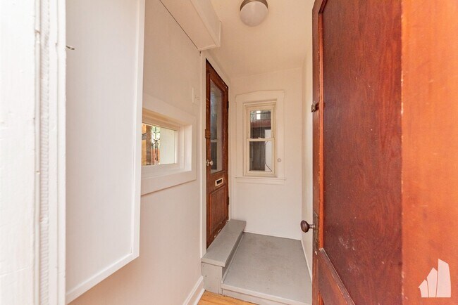 Building Photo - 3079-1 N Elbridge Ave