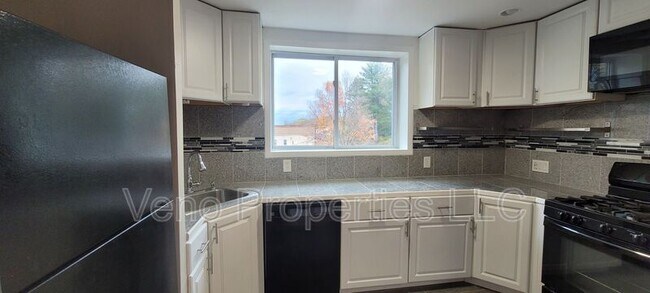 Building Photo - 179 9th St