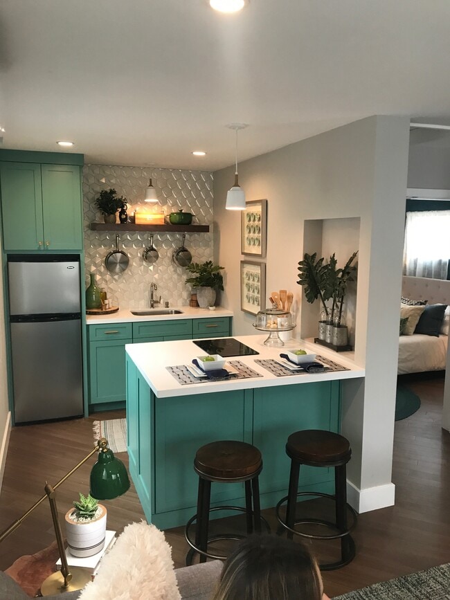 Building Photo - 4664 Kansas St