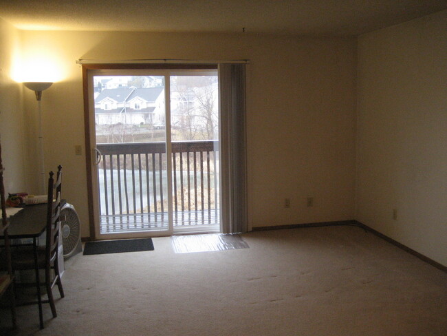 Foto del edificio - 1 bedroom, 1 bath Condo on Iowa City's wes...