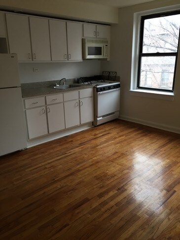 Building Photo - Lovely Studio in Woodside, Queens