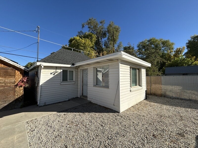 Primary Photo - 119 E Leslie Ave