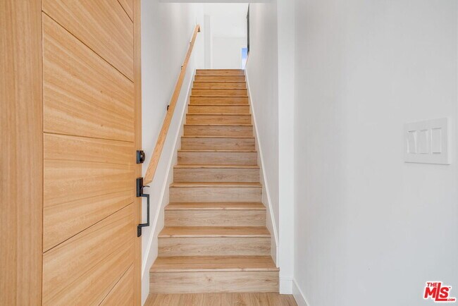 Building Photo - 1435 S Crescent Heights Blvd