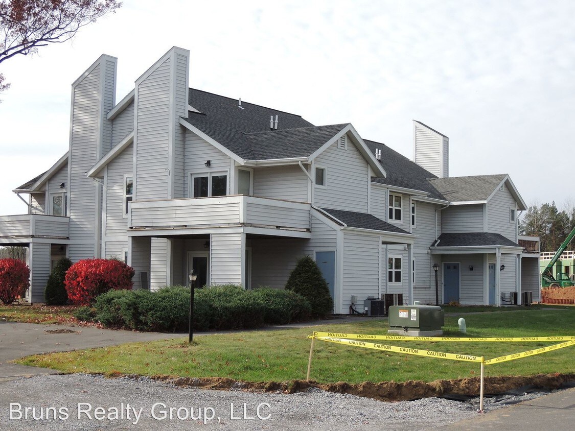 10001000 Burdeck St, Schenectady, NY 12306 Condo for Rent in