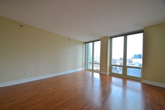 Building Photo - 345 N La Salle Dr