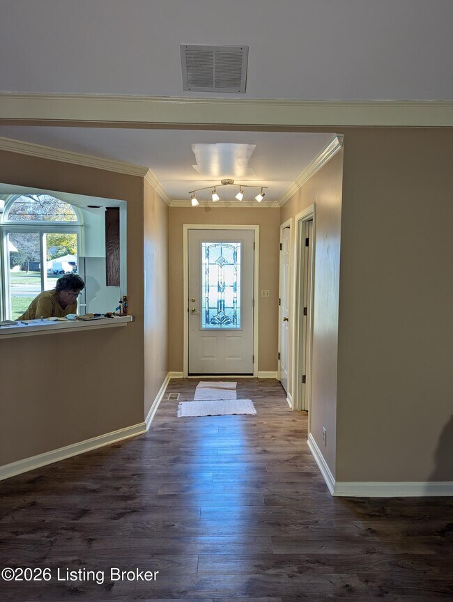 Foto del edificio - 7605 New La Grange Rd