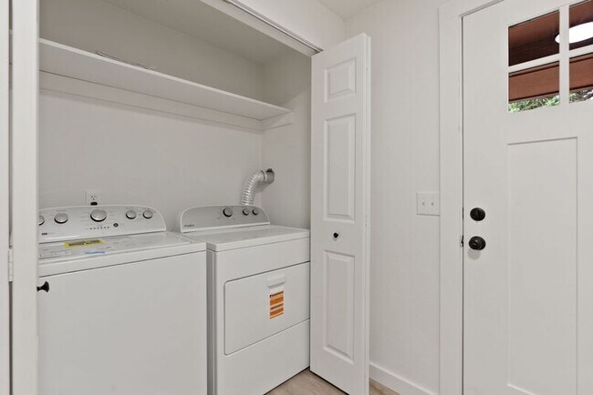 Foto del edificio - 208 W 13th Ave