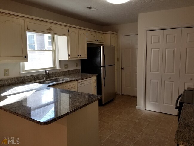 Building Photo - 217 Windgate Ct