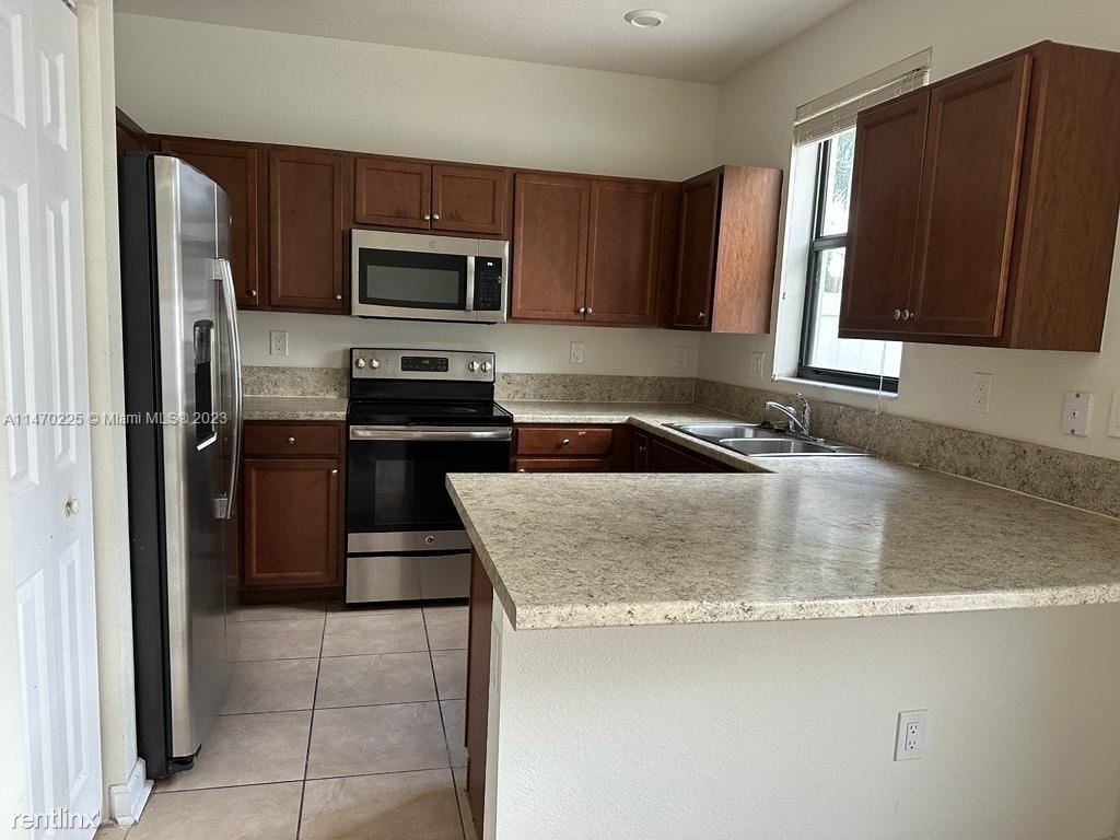 Foto principal - 3 br, 2.5 bath House - 3420 W 92nd Pl