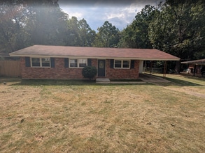 Building Photo - 1130 Lombard Dr
