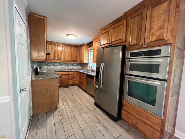 Building Photo - 225 Holmes Ave