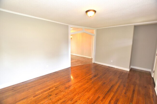 Foto del edificio - 1533 Beverly Rd