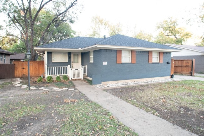 Building Photo - 2129 Province Ln