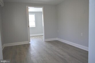 Building Photo - 118 E Maple Ave