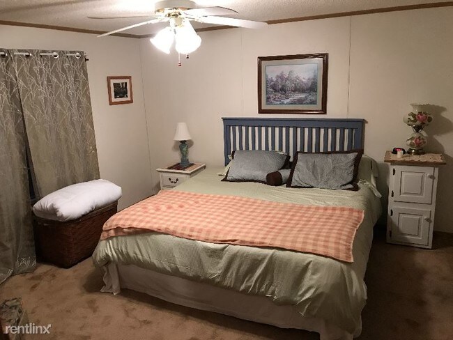 Building Photo - 404 Kelley Mobile Home Park