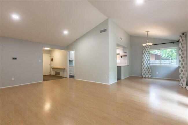 Building Photo - 1310 Barrington Dr