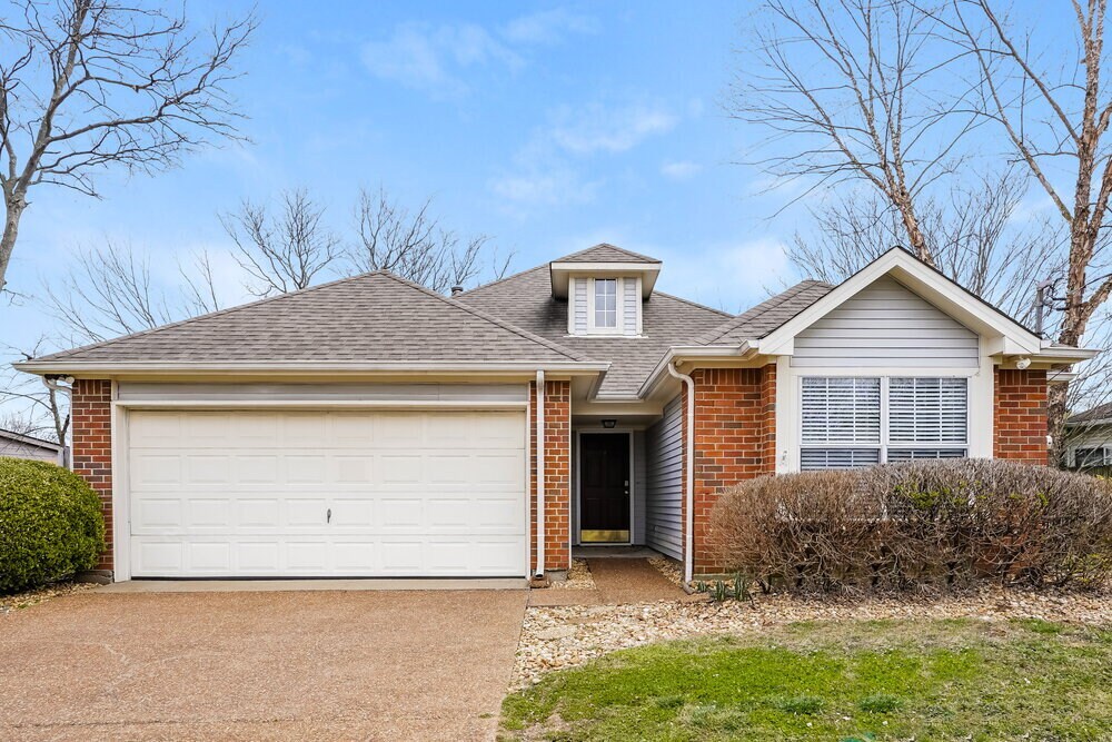 Primary Photo - 102 Cardinal Ln