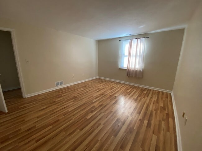 Building Photo - 7250 Beacon Hill Dr