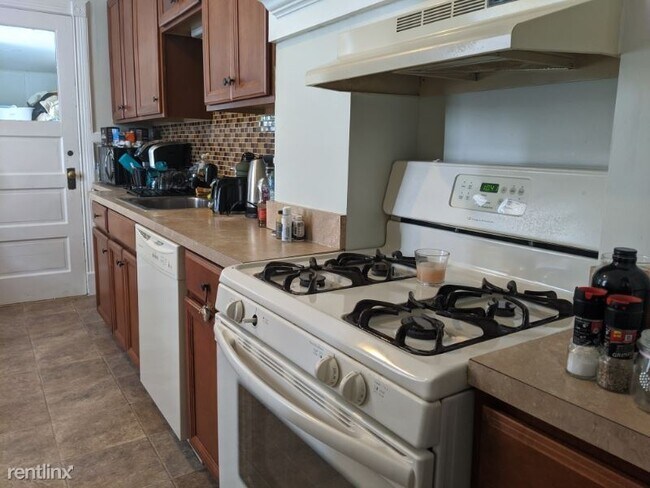 Building Photo - 3 br, 1 bath House - 37 E Cliff St