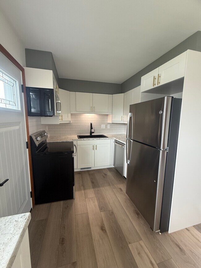 Kitchen - 228 Lenora Dr NW