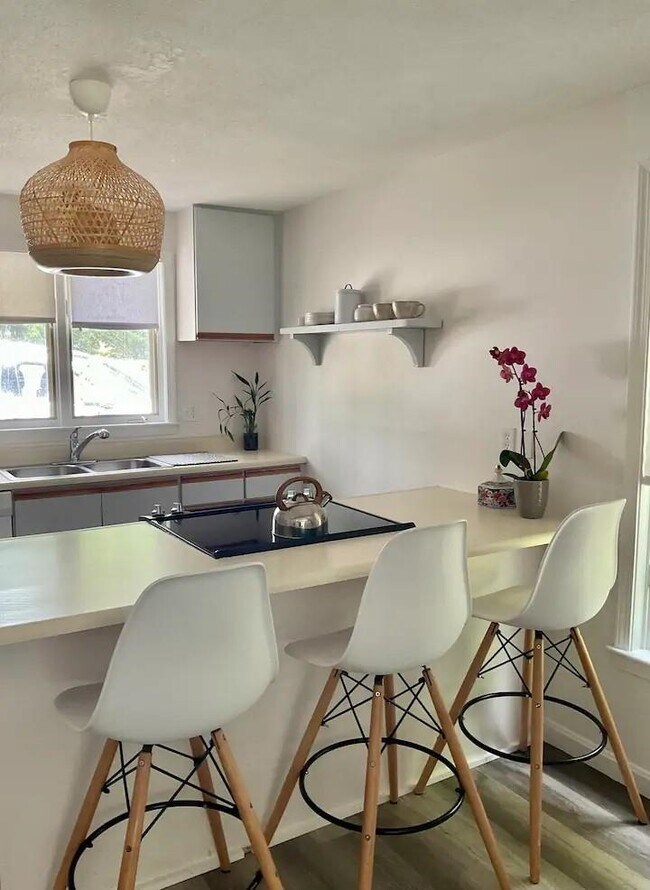 Building Photo - 162 Meadows Dr