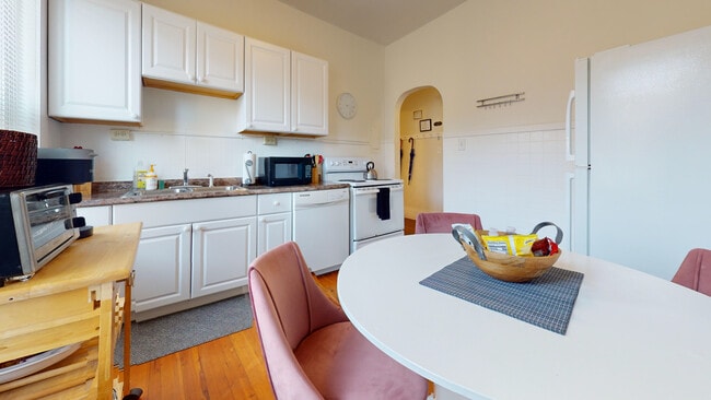 Building Photo - 631 Washington St