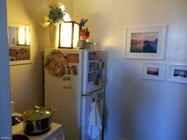 Building Photo - Studio, 1 bath  - 126 Waterman St Apt 6