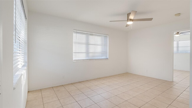 Building Photo - 709 SE 15th St