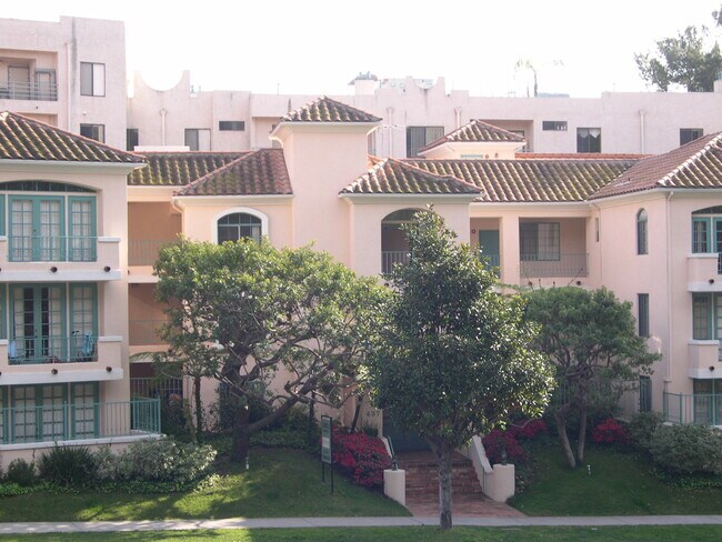 437 Gayley Ave Los Angeles Ca Apartments Los Angeles Ca Apartments Com