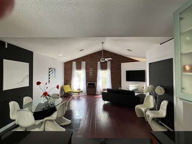 Foto del edificio - 1821 Morrill St