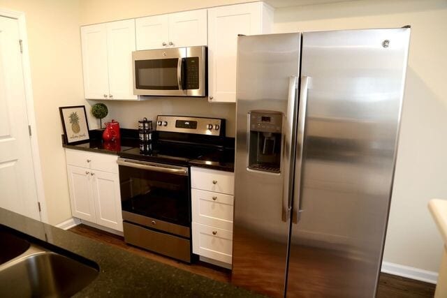 Stainless steel appliances - The Square at Latham Park