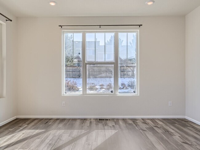 Building Photo - Modern Luxury 3BR/2.5BA Gem located in Aur...