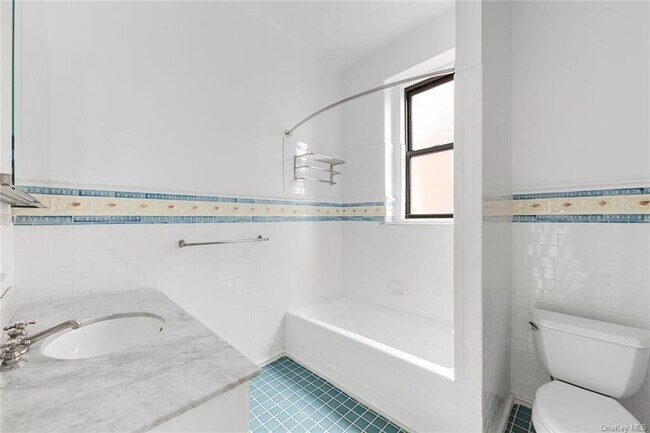 Building Photo - 26 E 81st St