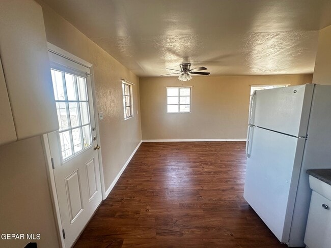 Building Photo - 5013 Sierra Madre Dr