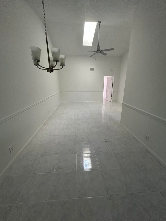 Foto del edificio - 8917 SE Hobe Ridge Ave