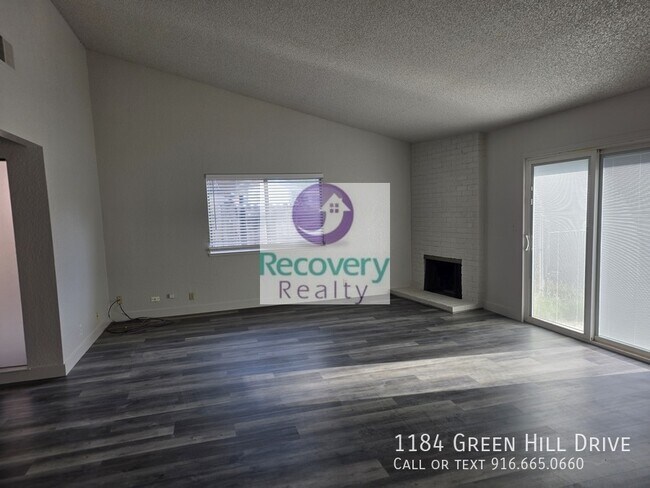 Foto del edificio - 1184 Green Hill Dr