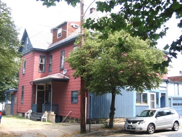 Primary Photo - 212-214 Thompson