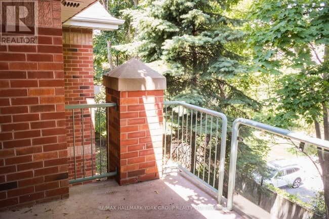 Building Photo - 143-143 Edgehill Dr