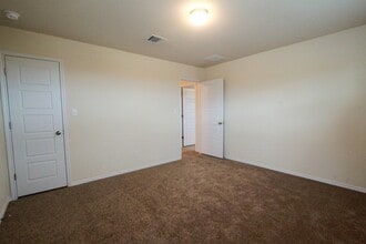 Building Photo - 3651 Sandy Brook Dr