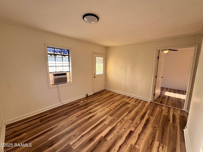 Building Photo - 913 Plum St