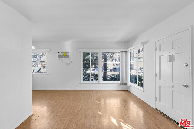 Foto del edificio - 1623 S Bundy Dr