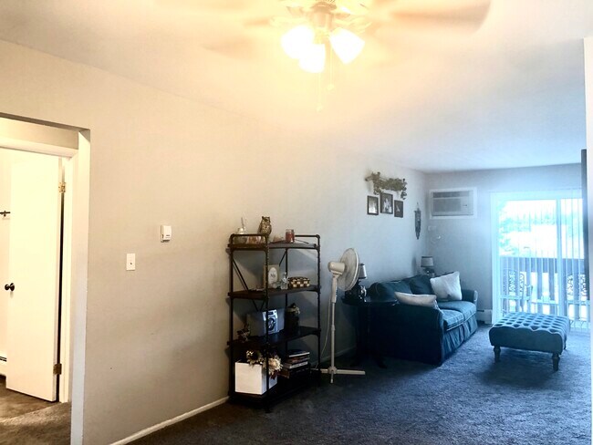 Building Photo - 535 Brookside Dr