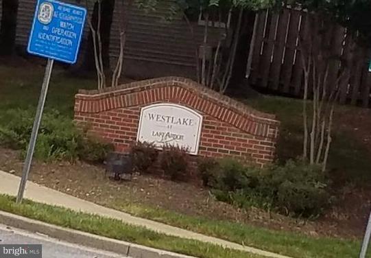 Foto del edificio - 1020 Westlake Dr