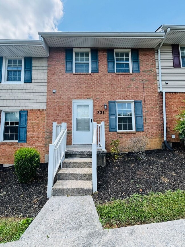 2 Bedroom, 1.5 Bath Townhouse - 2 Bedroom, 1.5 Bath Townhouse