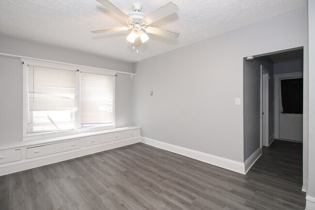 Foto del edificio - 3071 W 111th St